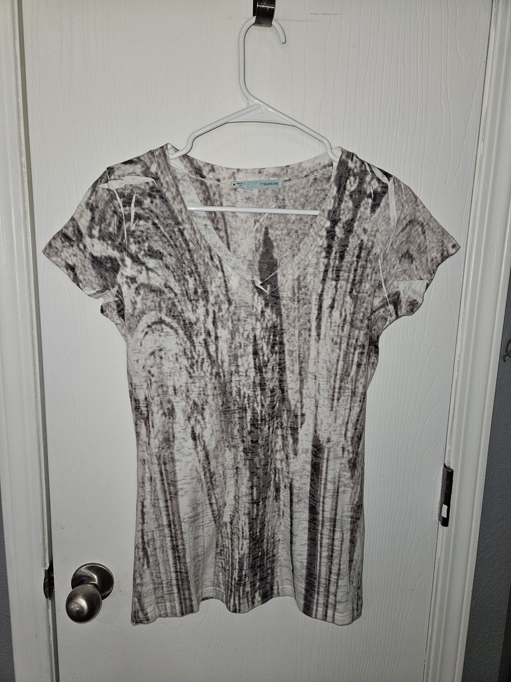 Maurices Black & White Burnout V-Neck Short Sleeve Top
